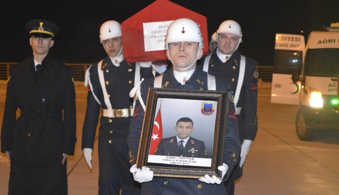 Ağrı’da şehit olan askerin cenazesi baba ocağına uğurlandı