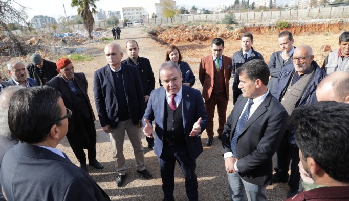 Böcek, kentsel dönüşüm projesi alanını inceledi