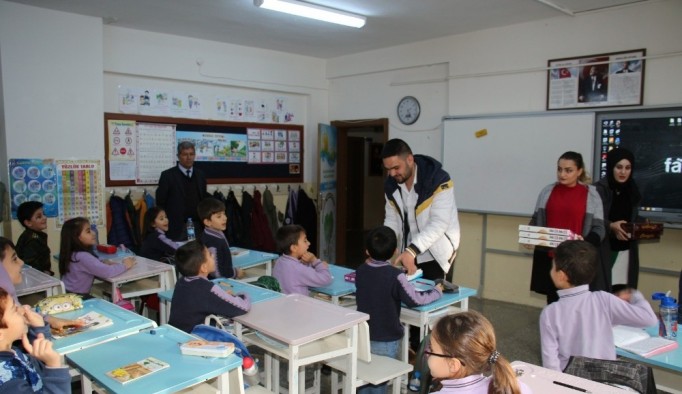 Üniversite öğrencilerinden köy okuluna ‘zeka oyunları’ projesi