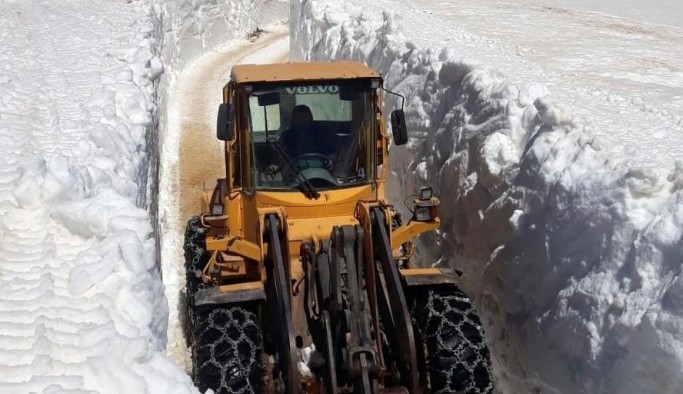 Yüksekova’da kar kalınlığı 5 metreyi geçti