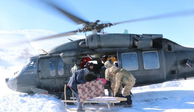 Erzurum’da askeri helikopterle hasta kurtarma operasyonu