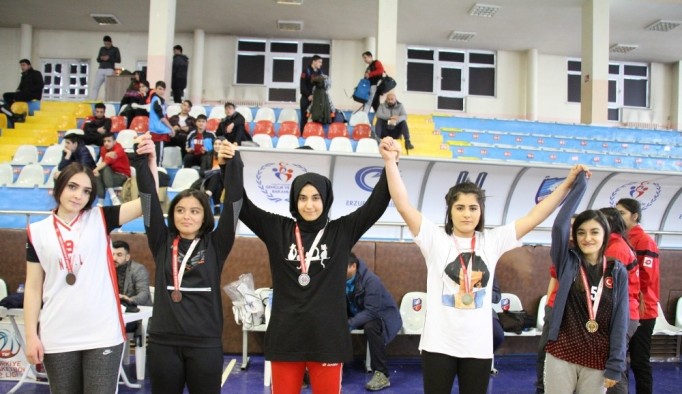 Erzurum’da bilek güreşi heyecanı