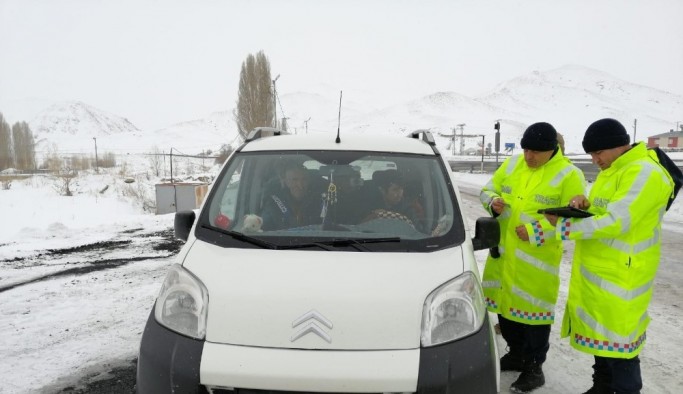 Jandarma trafik ekipleri emniyet kemeri denetimi yaptı
