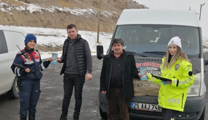 Köprüköy’de Jandarma ve Polis ortak trafik uygulaması yaptı
