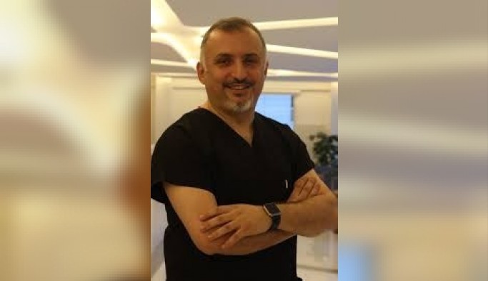 Ünlü Dr. Ömer Faik Sağun, Sevgililer Günü hediyelerine başka boyut getirdi