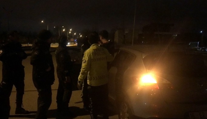 Alkol metreyi üflemeyen sürücü polisleri çileden çıkardı