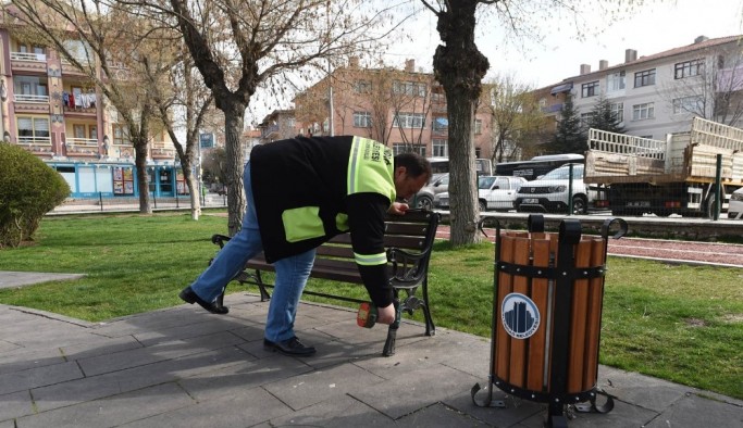 Altındağ’da parklardaki banklar kaldırıldı