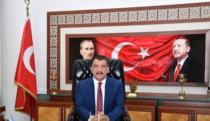 Başkan Gürkan 27 Mart Dünya Tiyatrolar Günü’nü kutladı
