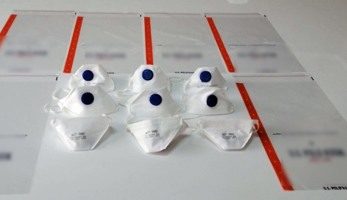 Bursa’da merdiven altı imalathaneye yapılan baskında 10 bin adet maske ele geçirildi