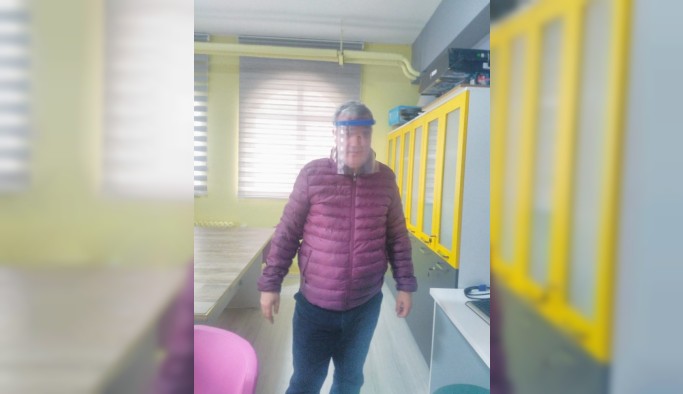 Bursa’daki Bilim ve Sanat Merkezleri de ’korona’ya karşı yüz koruyucu siper üretmeye başladı