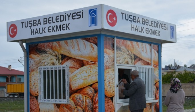 Vanlılar zam fırsatçılığı yapan fırıncılar yerine halk ekmek istiyor