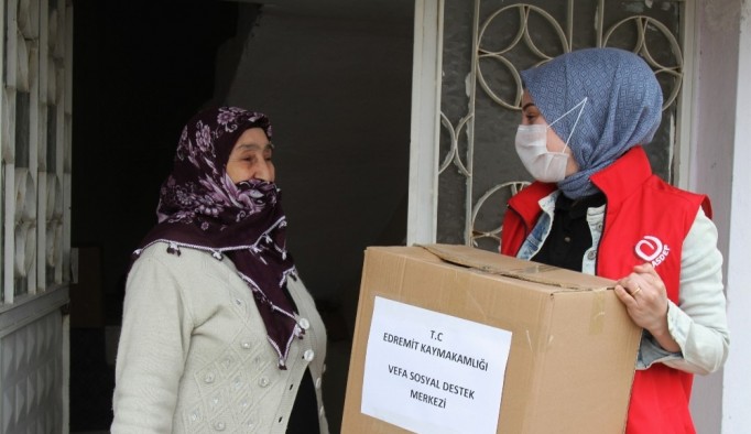 Yaşlılar ‘vefalı’ ellere emanet