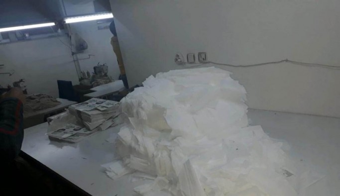 Zeytinburnu’nda kaçak maske imalathanesine baskın