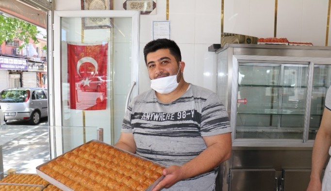 Bayram kısıtlamasına rağmen baklavaya yoğun ilgi