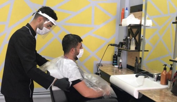 Bayram öncesi berberlerde yoğunluk yaşanıyor