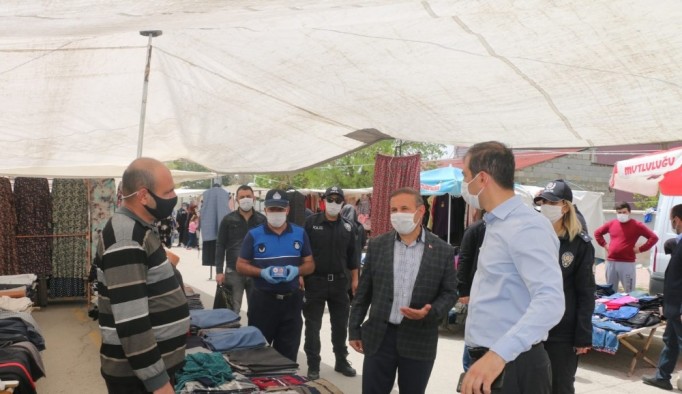 Maske dağıtıldı, vatandaşlar sosyal mesafe konusunda uyarıldı