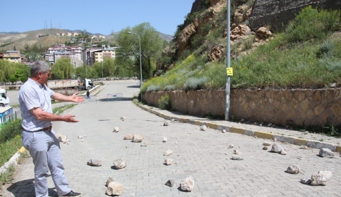 Oltu Kalesi uçuyor
