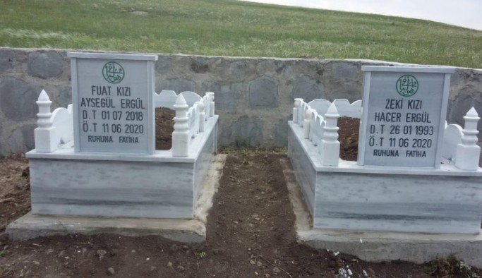 Ağrı Belediyesi tandıra düşerek hayatını kaybeden anne-kızın mezarını yaptırdı