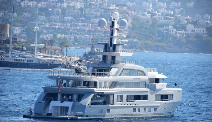 Dünyaca ünlü yıldızları taşıyan ultra lüks yat Bodrum’da