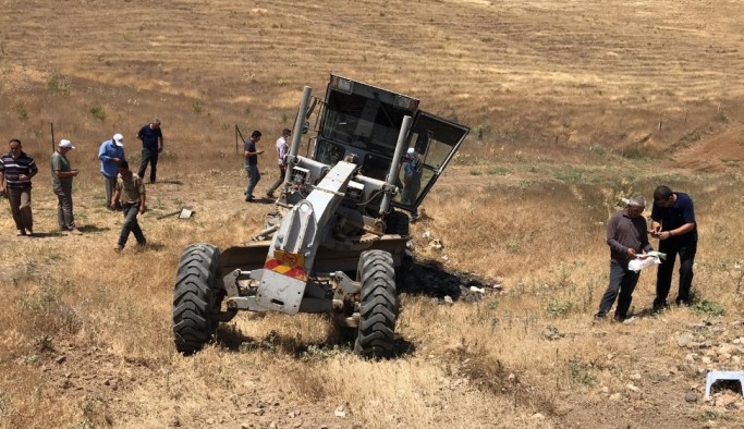 Elazığ’da tren, iş makinesine çarptı: 1 yaralı