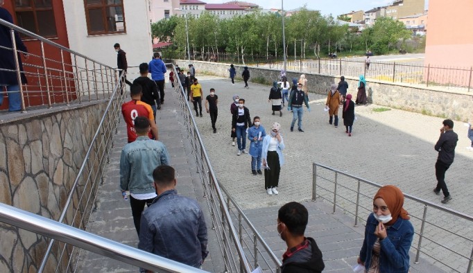 Erzurum’da Covid-19 önlemleri altında YKS heyecanı