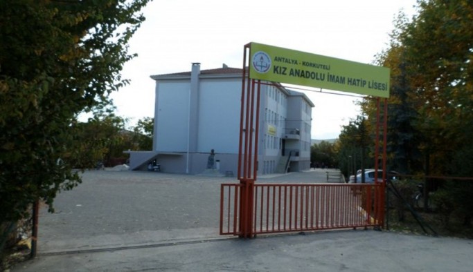 Korkuteli Kız İmam Hatip Lisesi’nin adı değiştirildi