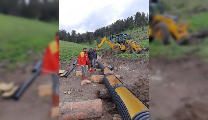 Şenkaya Belediyesi Mahallelerdeki hayvan sulama problemini çözüyor