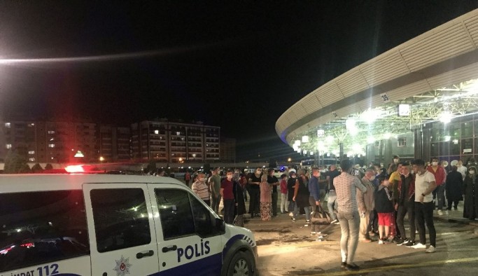 Asker uğurlamasında sosyal mesafe unutuldu