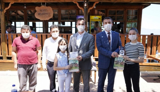 Başkan Tanır, uzaktan eğitimi iyi kullanan öğrencileri ödüllendirdi