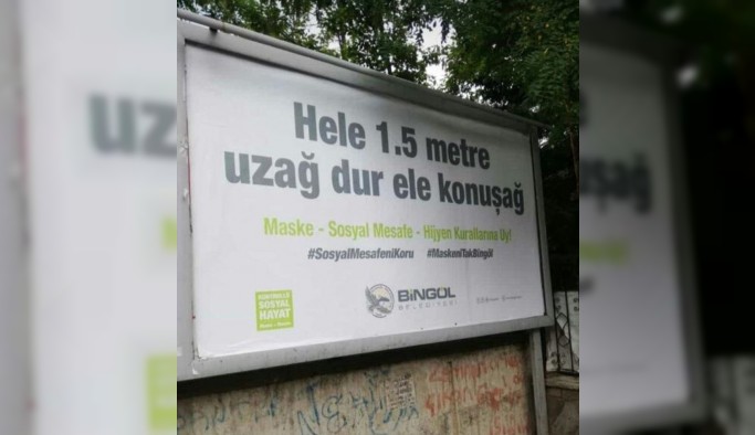 Bingöl’de korona virüse karşı şiveli billboardlar gülümsetti