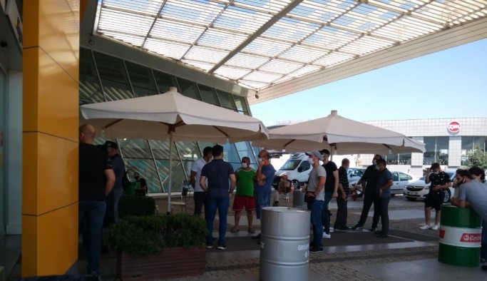 Sıfır otomobil almak için kuyruğa girdiler