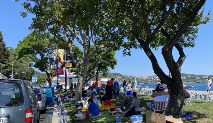 Kurban Bayramı’nı İstanbul’da geçiren vatandaşlar Bebek Sahili’ne akın etti