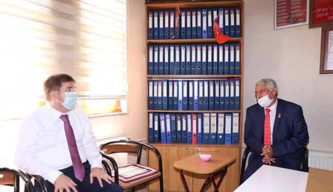 Vali Sarıibrahim Şehit ve Gazi Aileleri Derneğine bayram ziyaretinde bulundu