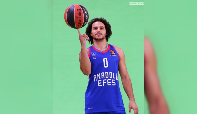 Anadolu Efes yeni sezon kadrosunu ve formalarını tanıttı