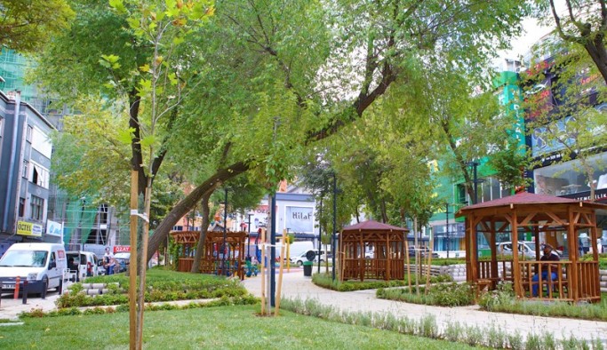 Bayrampaşa’da yenilenen parklar dikkat çekiyor