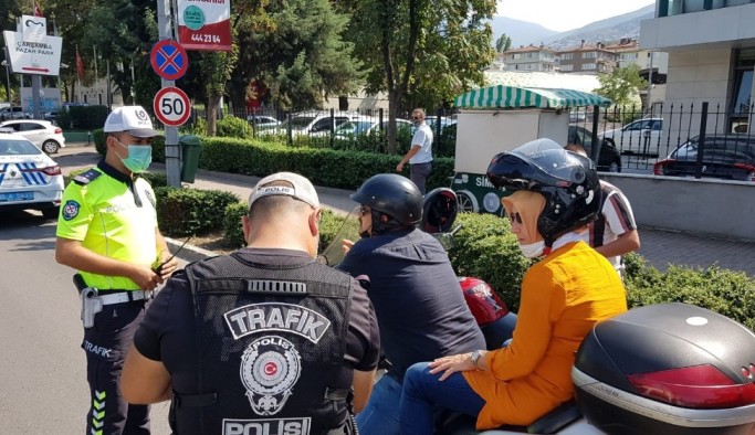 Bursa’da kasksız motosikletlilere operasyon