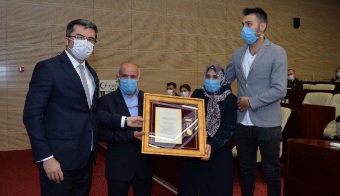Erzurum’da 5 şehit ailesine ve 2 gaziye ’Devlet Övünç Madalyası’ verildi