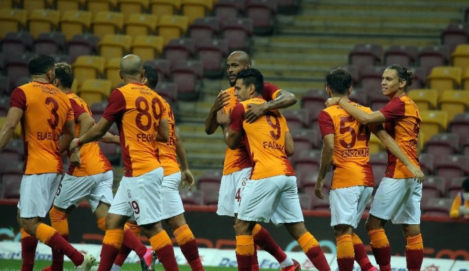 Galatasaray, Gaziantep FK maçının formalarını açık artırmaya çıkardı