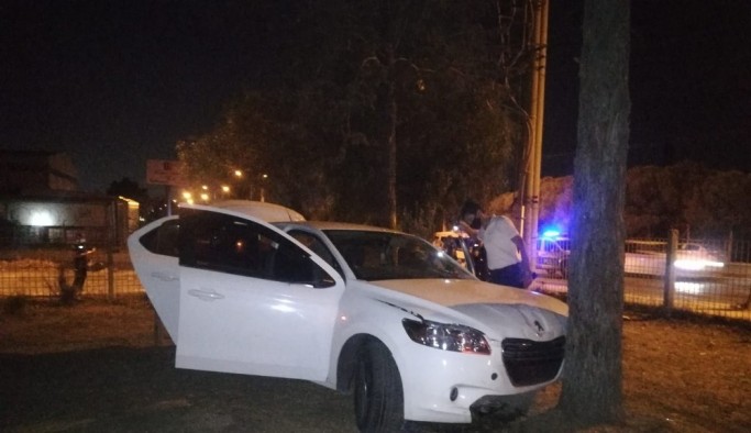 İzmir’de vatandaşın 250 bin lirasını gasp ederek kaçan şahıslar kaza geçirdi
