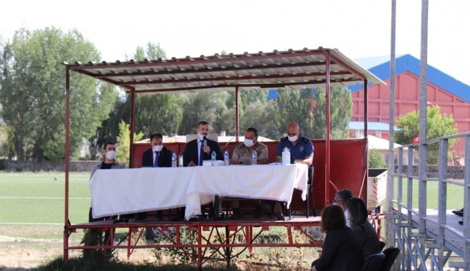 Pasinler’de muhtarlar toplantısı yapıldı