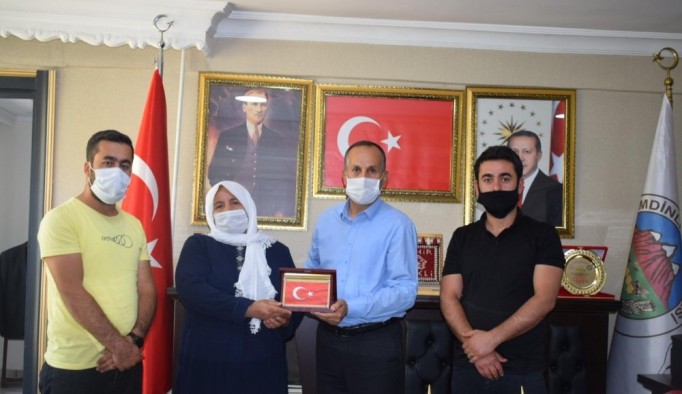 Şehit ailesinden Başkan Saklı’ya ziyaret