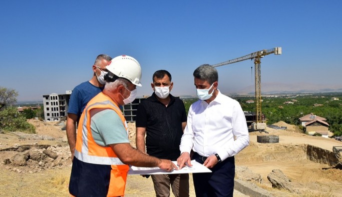 Vali Baruş, deprem konutlarını inceledi