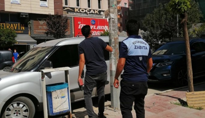 Van’da izinsiz reklam panolarını kaldırma çalışması