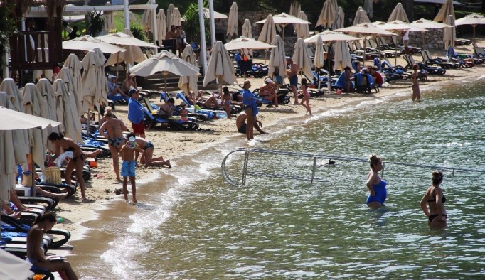 Bodrum’da sahiller doldu taştı
