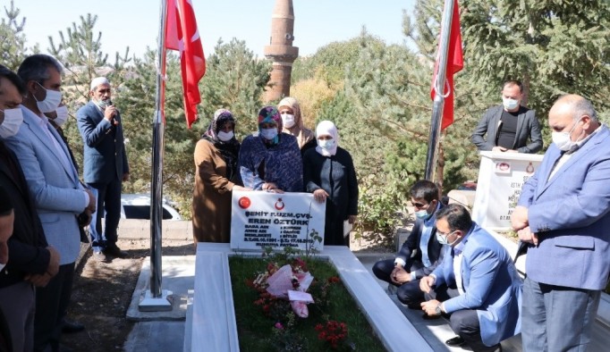 Şehit Eren Öztürk, şehadetinin 1’inci yılında kabri başında anıldı