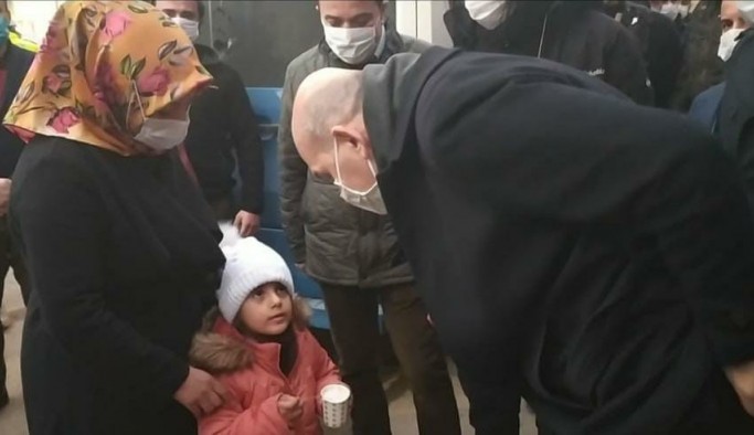 Bakan Soylu Yüksekova esnafını gezdi