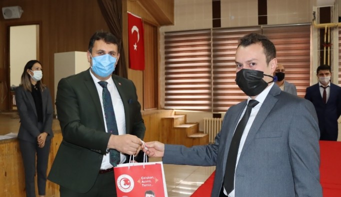 Başkan Yaşar öğretmenleri yalnız bırakmadı