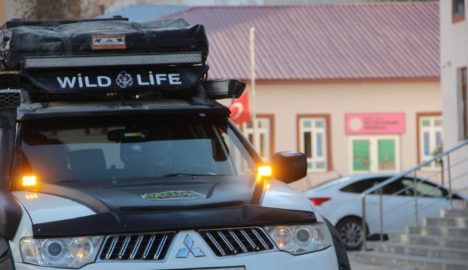Offroad kulübü ortaokul öğrencilerine kışlık kıyafet yardımı yaptı