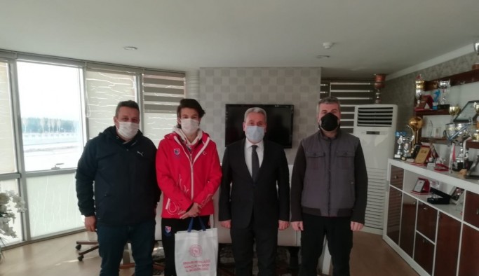 Türkiye şampiyonu Emir Akal ödüllendirildi