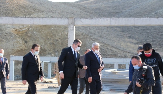 Vali Okay Memiş, Cağ Kebabı ve Et Entegre tesisi inşaatında incelemelerde bulundu